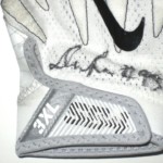 Deon Simon 2016 New York Jets Game Worn & Signed White & Black Nike Superbad 4.0 Gloves - Image 2