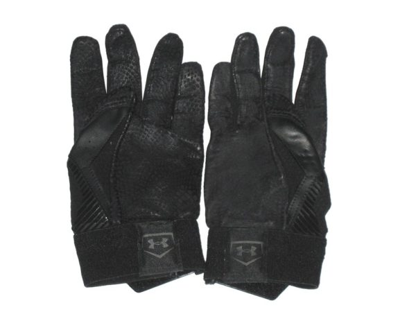 Gabe Holt Texas Tech Red Raiders Game Worn & Signed Black & Silver Under Armour Yard Gloves - Image 2