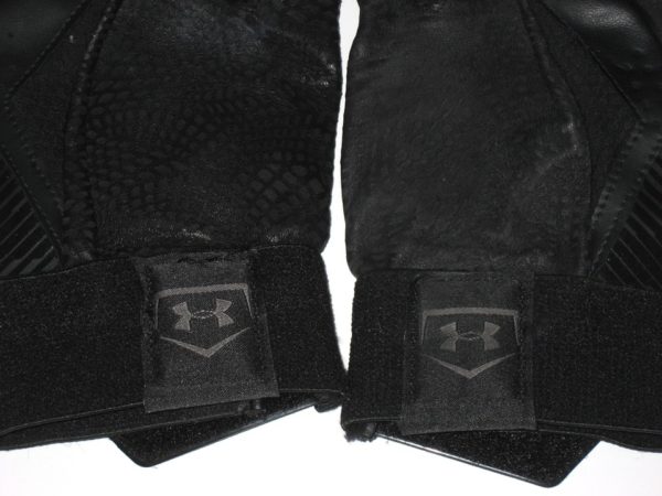 Gabe Holt Texas Tech Red Raiders Game Worn & Signed Black & Silver Under Armour Yard Gloves - Image 6