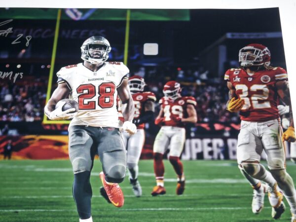 Leonard Fournette Tampa Bay Buccaneers Signed & Inscribed Super Bowl LV Touchdown 16 x 20 Photo - Fanatics