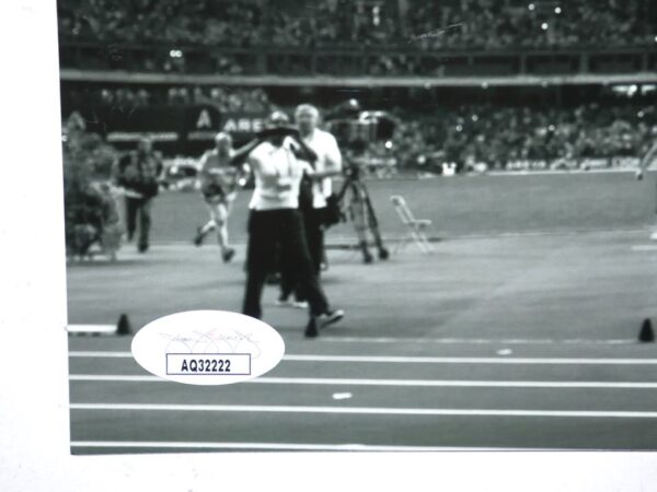 Usain Bolt Autographed Signed Paris MEETING AREVA 100 Metres 8 x 10 Photo