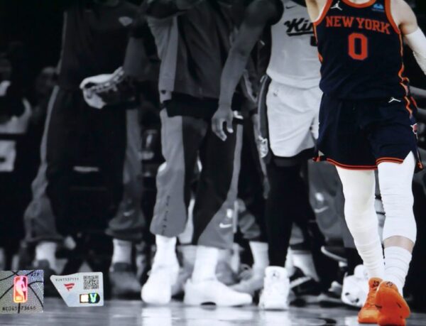 Donte DiVincenzo Autographed Signed New York Knicks 11x14 Photo - Fanatics