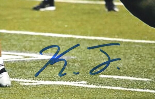 Kayvon Thibodeaux Signed Oregon Ducks Jump 8 x 10 Photo - Beckett Witnessed