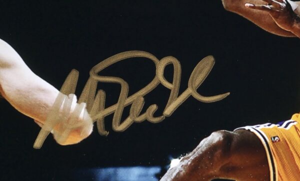 Magic Johnson Signed Los Angeles Lakers 8 x 10 Vs Golden State Warriors - Beckett Witnessed
