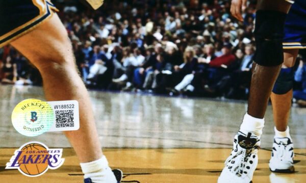 Magic Johnson Signed Los Angeles Lakers 8 x 10 Vs Golden State Warriors - Beckett Witnessed