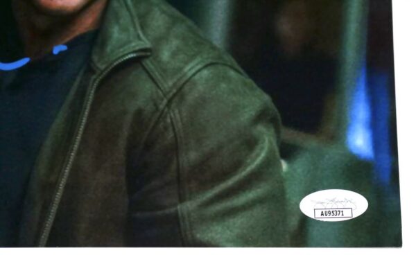 Matt Damon Autographed Signed Jason Bourne 'The Bourne Identity 8 x 10 Photo - JSA Hologram
