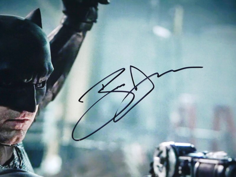 Ben Affleck Signed Bruce Wayne Batman v Superman Dawn of Justice 11x14 Photo - Beckett Witnessed