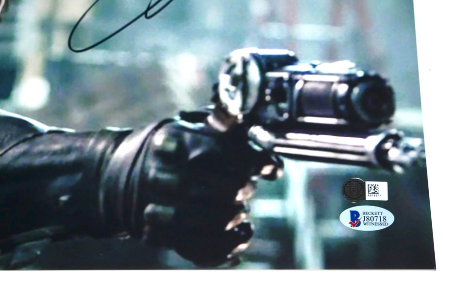 Ben Affleck Signed Bruce Wayne Batman v Superman Dawn of Justice 11x14 Photo - Beckett Witnessed