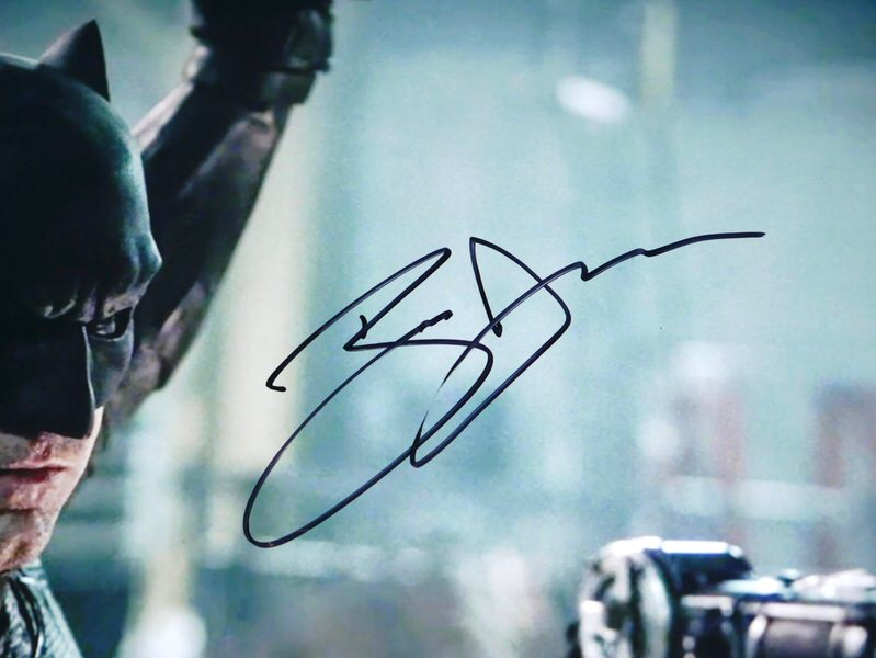 Ben Affleck Signed Bruce Wayne Batman v Superman Dawn of Justice 11x14 Photo - Beckett Witnessed
