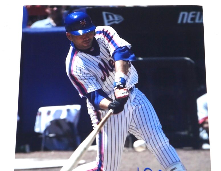 Edgardo Alfonzo Signed New York Mets Batting 8 x 10 Photo - Beckett Witnessed