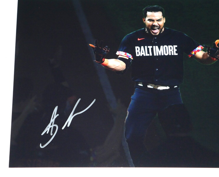 Anthony Santander Signed Baltimore Orioles 11x14 Photo (Silver Ink - Beckett Witnessed)