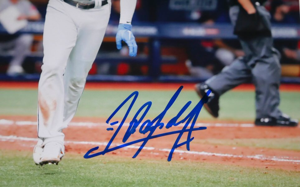 Randy Arozarena Tampa Bay Rays Signed Bat Flip 8 x 10 Photo - Beckett Witnessed