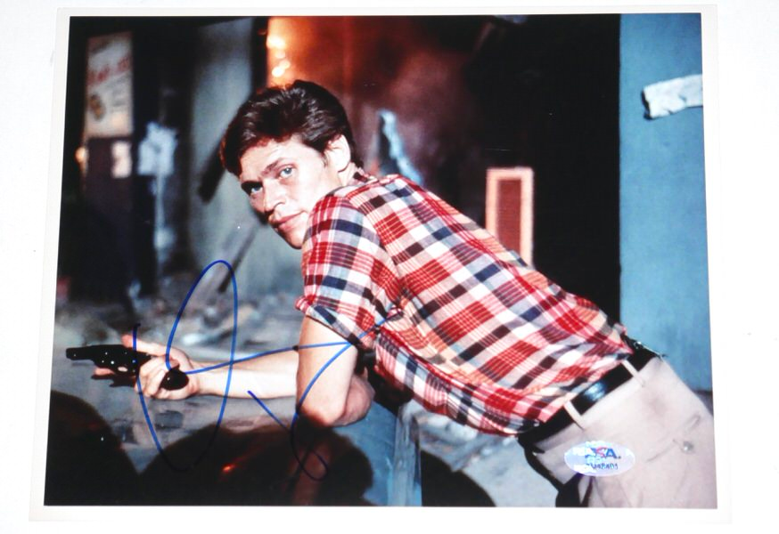 Willem Dafoe Signed Sergeant Buck McGriff Off Limits 8x10 Photo (PSA)