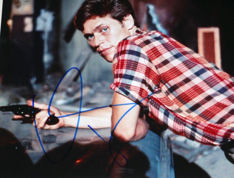 Willem Dafoe Signed Sergeant Buck McGriff Off Limits 8x10 Photo (PSA)