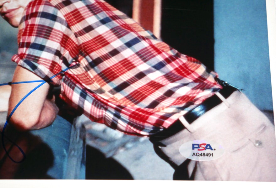 Willem Dafoe Signed Sergeant Buck McGriff Off Limits 8x10 Photo (PSA)