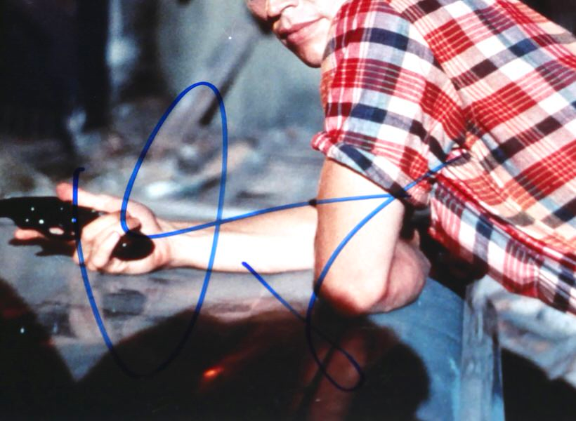 Willem Dafoe Signed Sergeant Buck McGriff Off Limits 8x10 Photo (PSA)